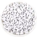 Primer plano de cuentas acrílicas planas redondas blancas con símbolos negros para manualidades. - Número 1 / Pack de 100 / Blanco