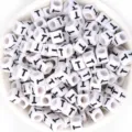 Perles de lettres carrées blanches impression T noire pour fabrication de bijoux bracelet DIY - Lettre T