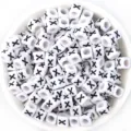 Perles alphabetiques blanches en cube avec impression noire pour bracelets diy et bijoux. - Lettre X