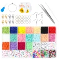 Kit de Perles Colorées 24 Grilles avec Perles Lettres et Accessoires pour Bijoux DIY - Kit de 28 grilles de perles de rocaille, perles alphabet colorées et accessoires