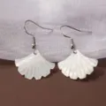 Witte schelp oorbellen waaier vorm, minimalistische moeders van parel hangende oorbellen strand. - Waaiervormige Hanger (A01) / 18mm / Zilver