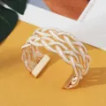 Boheemse witte kraal kruis open manchet armband stijlvolle etnische mode sieraden - Goud Wit