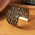 Breed manchet armband van gouden draad en zwarte kralen, vintage verstelbare sieraad. - Gouden rand - monochroom 6