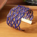 Handgemaakte brede kralen manchet armband, meerlaagse blauwe kralen met goud. - Gouden rand - monochroom 7