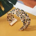 Boheemse kraal kruis open manchet armband, goudkleurig metaal, etnische mode sieraden. - Goud Zwart Wit