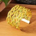 Handgemaakte breed kralen manchet armband gevlochten geel groen verstelbaar mode accessoire - Gouden frame - tweekleurig 13