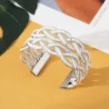 Bohemian witte kralen gevlochten metalen manchetarmband, stijlvolle open armband. - Zilverwit