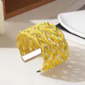 Handgemaakte brede geweven kraal manchet armband, stijlvolle open metalen sieraden voor vrouwen. - Witgouden frame - monochroom 10