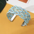 Boheemse blauwe kraal gevlochten manchetarmband, stijlvolle open armband voor dames modesieraden. - Zilver Lichtblauw