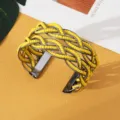 Boho gele kralen brede manchet armband, etnische open metaaldraad geweven fashion sieraden. - Zwart Geel
