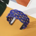 Bohemien blauwe kralen kruis open manchet armband in boho stijl, chic modieus etnisch sieraad. - Zwart & Blauw
