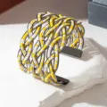 Handgemaakte meerlaagse kraal brede manchet armband met verstelbaar open metaal ontwerp. - Gunmetal frame - tweekleurig 2
