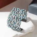 Handgemaakte Gevlochten Blauwe en Witte Rocailles Kralen Brede Manchet Armband - Gunmetal frame - tweekleurig 3