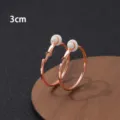 Roségouden hoop clip oorbellen detailweergave, 3cm maat elegante minimalistische oorbellen. - Clip-On Earrings / 3cm / Roségoud