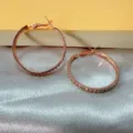 Roségoud strass creolen oorbellen, minimalistisch metaal cirkel ontwerp voor dames sieraden. - 4cm / Roségoud