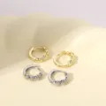 Chique getwiste kleine creoolse oorbellen in goud en zilver, gedetailleerde close-up. - Getwiste Textuur Ring (Nr. 3)