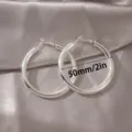 Minimalistische dikke holle zilveren creolen 50mm, elegant C-vormig ontwerp voor dames. - 50mm / Witgoud