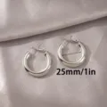 Minimalistische 25mm dikke C-vormige oorringen in glanzende zilverkleur voor dagelijks. - 25mm / Witgoud