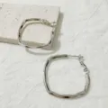 Zilveren geometrische créoles oorbellen voor vrouwen, minimalstische metalen cirkel oorbellen. - Oorbellen maat 7 witgoud verguld