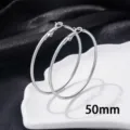 Klassieke 50mm roestvrijstalen oorringen voor vrouwen, duurzaam veersluiting ontwerp. - 50mm / Staal Kleur