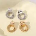 Gedetailleerd overzicht van geometrische meerlaagse oorbellen in prachtig goud en zilver. - Oorbellen 2 / Zilver