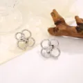 Zilverkleurige in elkaar grijpende ringen oorbellen, minimalistische sieraden. - Klavertje Vier Geometrische Lus Stijl (A-002) / Witgoud