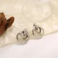 Zilverkleurige in elkaar grijpende geometrische oorbellen, stijlvolle en veelzijdige sieraden. - Multi-Layer Cirkelvormige Ring Overlay Stijl (A-005) / Witgoud