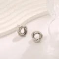 Zilveren geometrische ineengestrengelde oorringen, minimalistisch chic ontwerp voor dagelijks. - Geometrische In elkaar Grijpende Dubbele Ring Stijl (A-006) / Witgoud