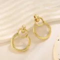 Gouden geometrische dubbele ring oorbellen, stijlvol minimalistisch design voor dames. - Dubbele Ring 3D Genestelde Stijl (A-019) / Goud