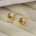 Pendientes de tuerca geométricos anudados dorados, tamaño compacto 1cm, estilo oro 14k. - 1.0cm / Pendientes de espiral estilo N - Dorado