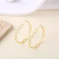 Gouden golvende kruiscreolen, klassieke metalen oorkringen voor chique zomerstijl. - Stijl 005 / 50mm / Goud