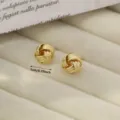 Pendientes de botón con nudo dorado, elegantes joyas geométricas minimalistas para mujer. - 1.0cm / Pendientes de espiral estilo W - Dorado