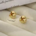 Pendientes de botón de nudo de metal dorado, geométricos elegantes, tamaño 1cm. - 1.0cm / Pendientes de espiral estilo Q - Dorado