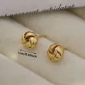 Pendientes de tuerca con nudo geométrico bañado en oro 14K, joya de metal espiral elegante. - 1.0cm / Pendientes en espiral estilo A - Oro