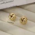 Pendientes de botón de nudo de oro 1cm pendientes geométricos de metal para mujer - 1.0cm / Pendientes en espiral estilo I - Oro