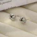 Pendientes de tuerca con nudo de metal plateado para mujer, joyería geométrica y elegante. - Pendientes en espiral estilo I - Oro blanco