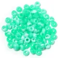 Détail de perles tonneau en acrylique vert, idéal pour la fabrication de bijoux DIY et loisirs. - Vert Dégradé