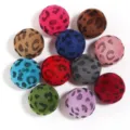 Perles floquées de 16mm motif léopard pompons duveteux grands trous accessoires de bricolage. - Style Flocage Léopard / Diamètre Extérieur 16mm / Couleurs Mélangées Aléatoires