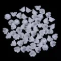 Cuentas de Vidrio Lirio de los Valles Blancas DIY Abalorios Capas de Flores Joyas - 50 Piezas/Paquete / Blanco Gelatina