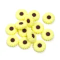 Perles Marguerites en Silicone Fleur Jaune DIY Bracelet Accessoires Bijoux 2pcs - Taille 20 mm, diamètre du trou 2,4 mm / 2 Pièces/Ensemble / Brun jaune clair