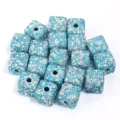Perles d'argile carrées strass bleues scintillantes détail gros plan pour bijoux DIY artisanat. - 5 Pièces/Paquet / Couleur AB blanc et bleu
