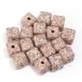 Vue détaillée de perles carrées en argile strass, cristaux étincelants pour bijoux DIY. - Lot de 5 / Couleur AB blanc et champagne clair
