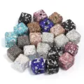 Gros plan détaillé de perles cubes en strass scintillant, parfaites pour bijoux DIY. - Lot de 5 / Multicolore