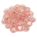 Nahaufnahme von rosafarbenen Harz-Rosenperlen mit Goldrand für DIY-Schmuckhandwerk. - 30 Stück/Packung (1.9cm Durchmesser) / Transparente rosa-goldene Rosen