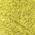 Primo piano perline di vetro dorate a tubo, perline sfuse da 6mm per creazione gioielli fai da te. - Giallo