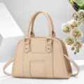 Vue détaillée du sac à main beige chic grain litchi, design élégant pour les navetteurs. - Kaki