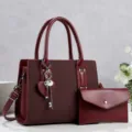 Burgunderrote Damen Pendler Handtasche Set mit Schultergurt und elegantem Anhänger. - Rot