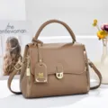 Sac à main élégant en cuir marron avec fermeture métallique et design classique pour femmes - L 24 l 12 H 18 Anse 9 cm / Kaki
