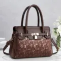 Braune Vintage-Flickwerk-Tasche mit digitalem Druck, Metallschloss und Griffen. - Kaffeebraun