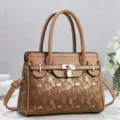 Klassische braune PU-Leder-Tasche mit Digitaldruck, Metallschloss und doppelten Henkeln. - Erdgelb